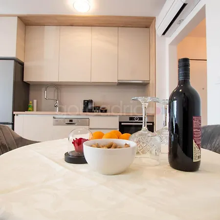 Spacious Rosa ماكارسكا