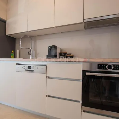 Spacious Rosa Apartman Makarska