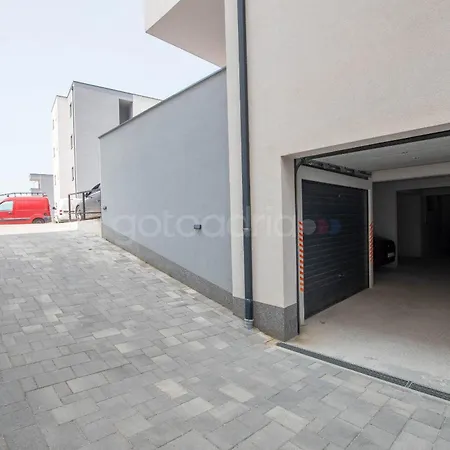 Spacious Rosa Apartman