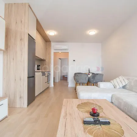 Spacious Rosa Apartman *